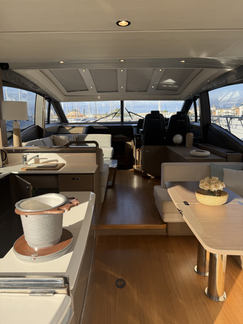 Princess V60 Exterior (img-5)