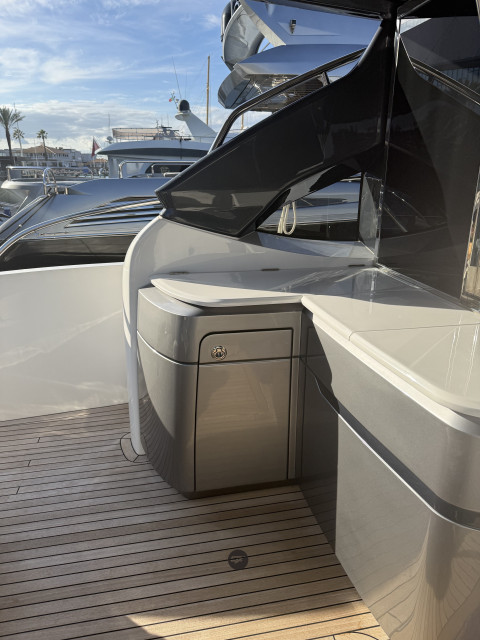 Princess V60 Exterior (img-15)