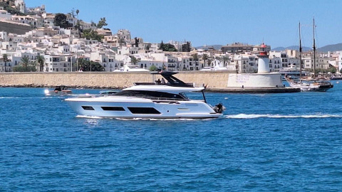 Ferretti 670 - 2024 Exterior (img-11)