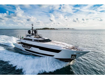 Custom Line Saetta 120´ Exterior (img-9)