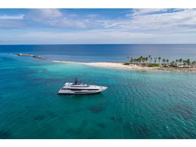 Custom Line Saetta 120´ Exterior (img-10)