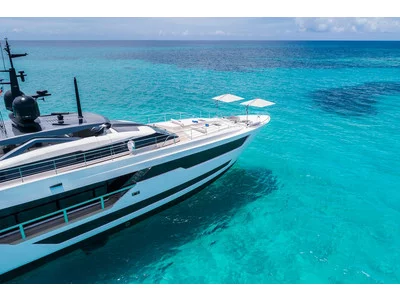 Custom Line Saetta 120´ Exterior (img-12)