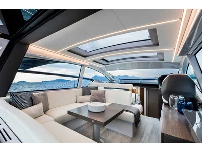 Pershing 5x Exterior (img-1)