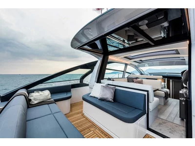 Pershing 5x Exterior (img-2)