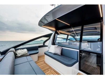 Pershing 5x Exterior (img-3)