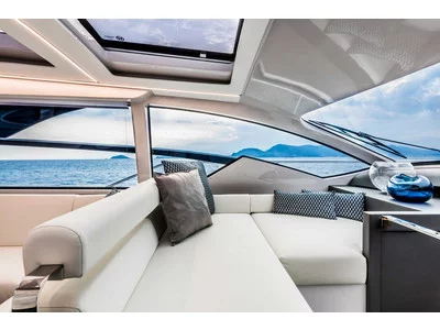 Pershing 5x Exterior (img-4)