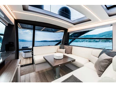 Pershing 5x Exterior (img-6)