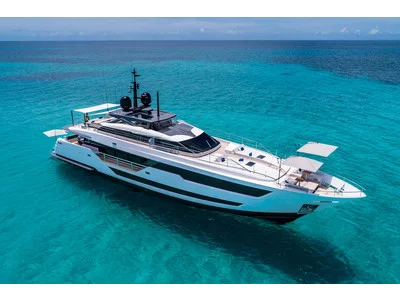 Custom Line Saetta 120´ Exterior (img-15)