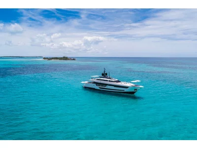 Custom Line Saetta 120´ Exterior (img-16)