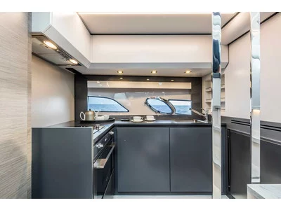 Pershing 5x Exterior (img-11)