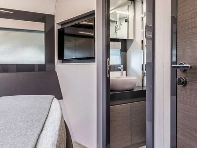 Pershing 5x Exterior (img-19)