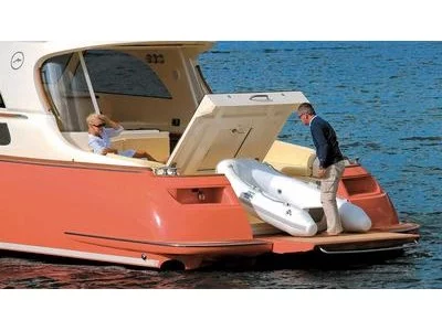 Mochi Craft Dolphin 44' Exterior (img-4)