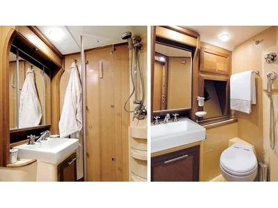 Mochi Craft Dolphin 44' Exterior (img-3)