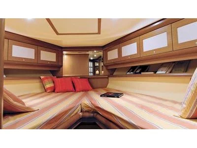 Mochi Craft Dolphin 44' Exterior (img-4)