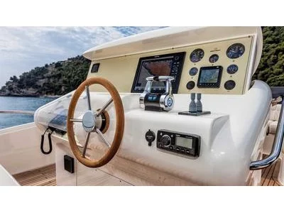 Mochi Craft Dolphin 64' Cruiser Exterior (img-6)