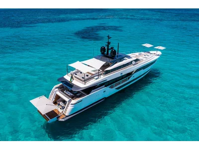 Custom Line Saetta 120´ Exterior (img-18)