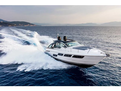 Pershing 5x Exterior (img-7)