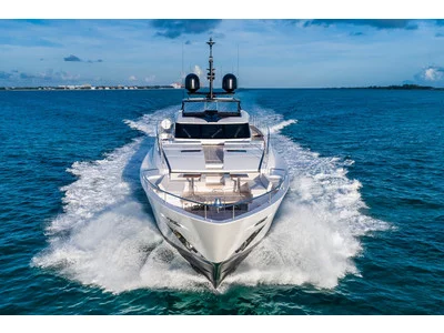 Custom Line Saetta 120´ Exterior (img-23)