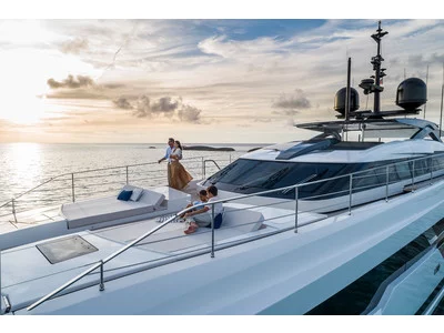 Custom Line Saetta 120´ Exterior (img-25)