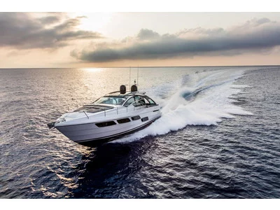 Pershing 5x Exterior (img-13)