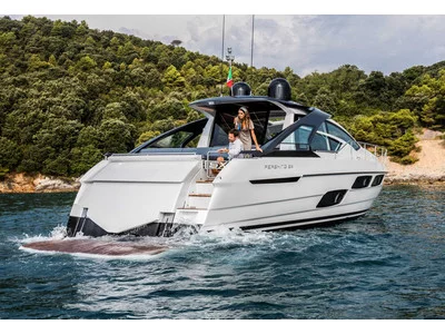 Pershing 5x Exterior (img-16)