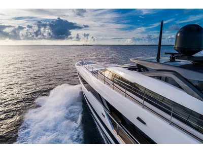 Custom Line Saetta 120´ Exterior (img-27)