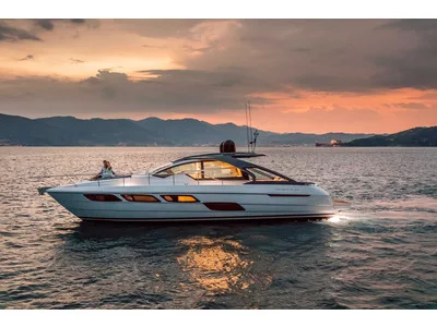 Pershing 5x Exterior (img-23)