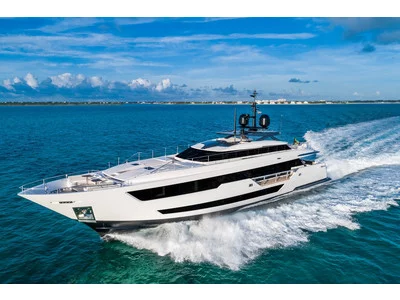 Custom Line Saetta 120´ Exterior (img-28)