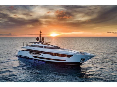 Custom Line Saetta 120´ Exterior (img-1)