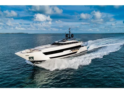 Custom Line Saetta 120´ Exterior (img-31)