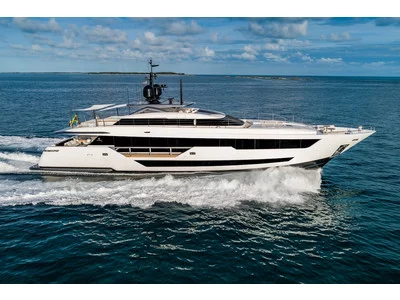 Custom Line Saetta 120´ Exterior (img-2)