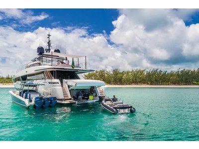 Custom Line Saetta 120´ Exterior (img-32)