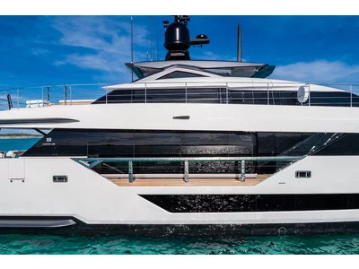 Custom Line Saetta 120´ Exterior (img-4)