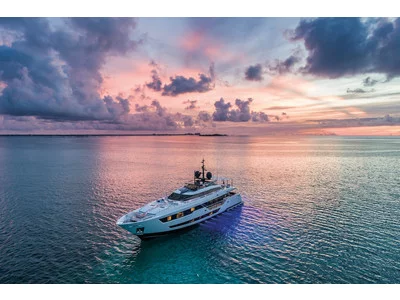 Custom Line Saetta 120´ Exterior (img-34)