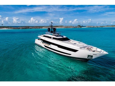 Custom Line Saetta 120´ Exterior (img-5)