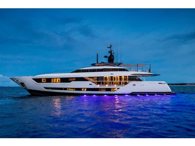 Custom Line Saetta 120´ Exterior (img-35)